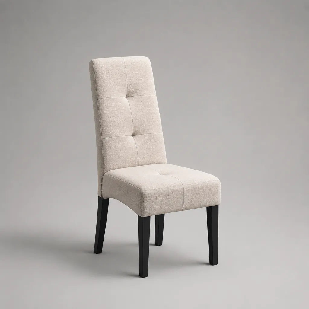 Chaise de salle à manger rembourrée en tissu beige, dossier haut capitonné et pieds en bois noir, 46 × 58 × 101 cm