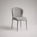 Chaise rembourrée en polyester gris clair avec pieds en acier noir, 52 × 57 × 84 cm