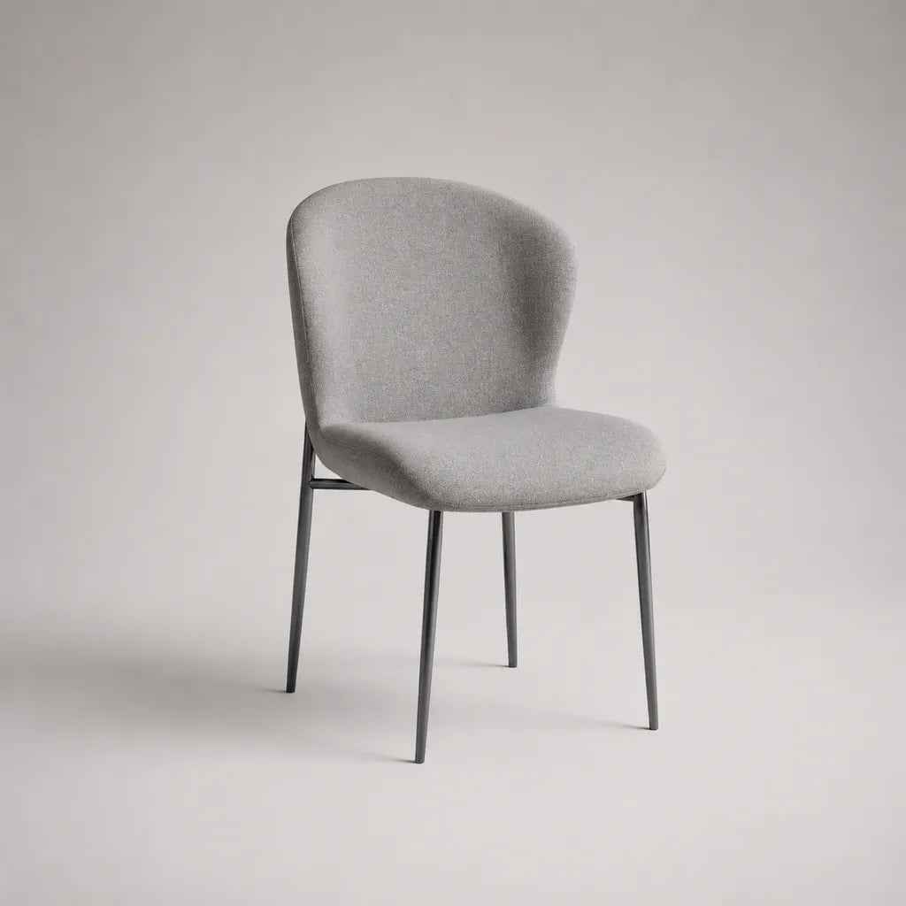 Chaise rembourrée en polyester gris clair avec pieds en acier noir, 52 × 57 × 84 cm