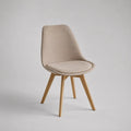 Chaise rembourrée en polyester beige avec pieds en hévéa massif et dossier incurvé, 48 × 55 × 84 cm